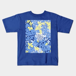 Wildflowers Seamless pattern. Flowering of small white flowers, blue, yellow. Kids T-Shirt